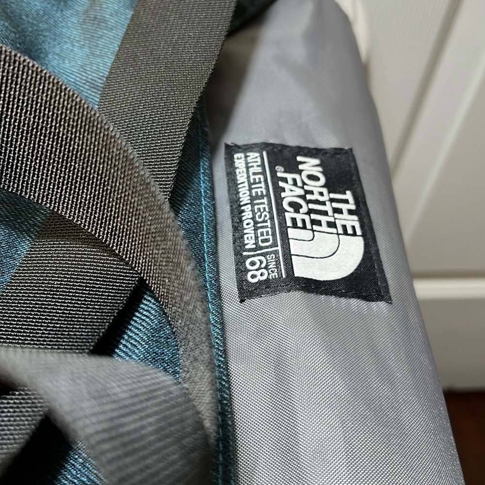 Backpack messenger bag North  Face NWOT no tags dark blue and black